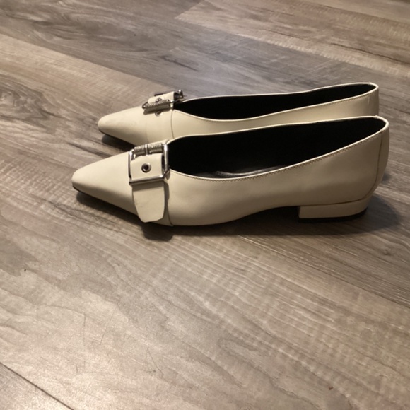 Vince Camuto Megdele Buckled Flat - Picture 2 of 4